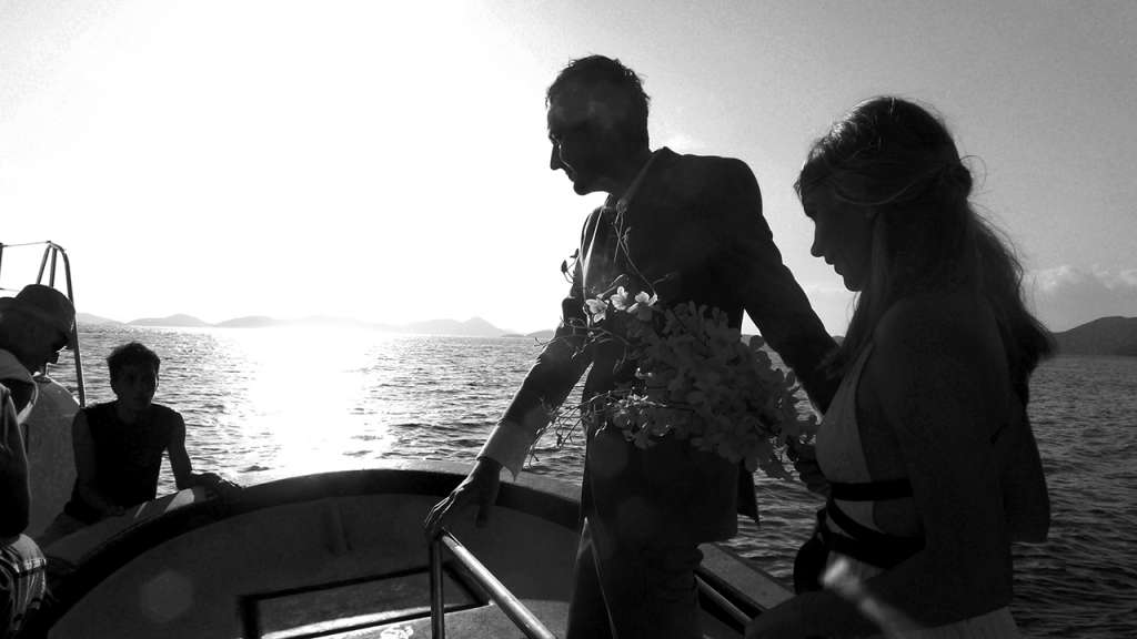 Jared y Polly abordando el catamarán