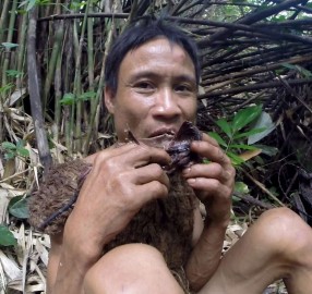 Ho Van Lang eating a rat